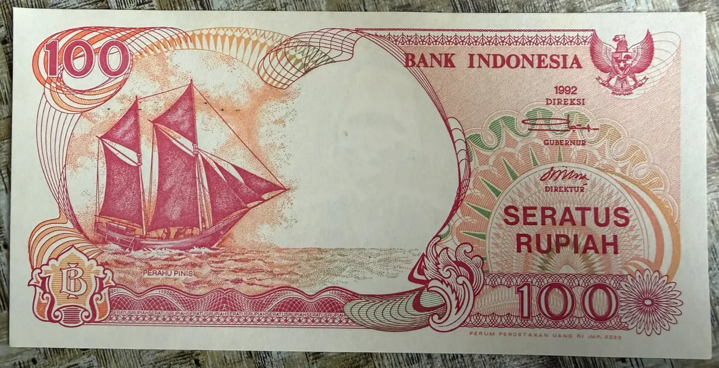 Uang Kertas 100 Rupiah Perahu Pinisi (1992) - uang kuno Indonesia asli - foto 1