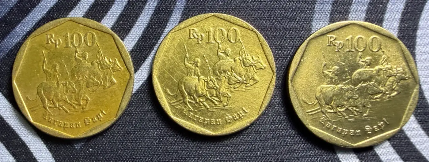 Koin Rp 100 Karapan Sapi (1991-1998) - Kuningan - uang kuno Indonesia asli - foto 1